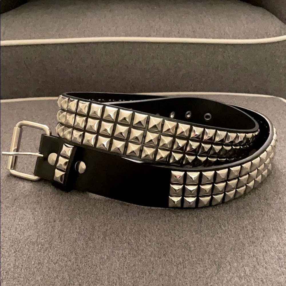 Three Row Pyramid Belt